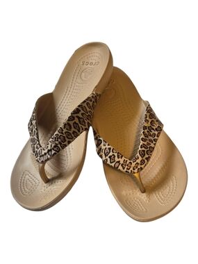 Crocs Women's Leopard-Print Tan Flip Sandals, Sz 7